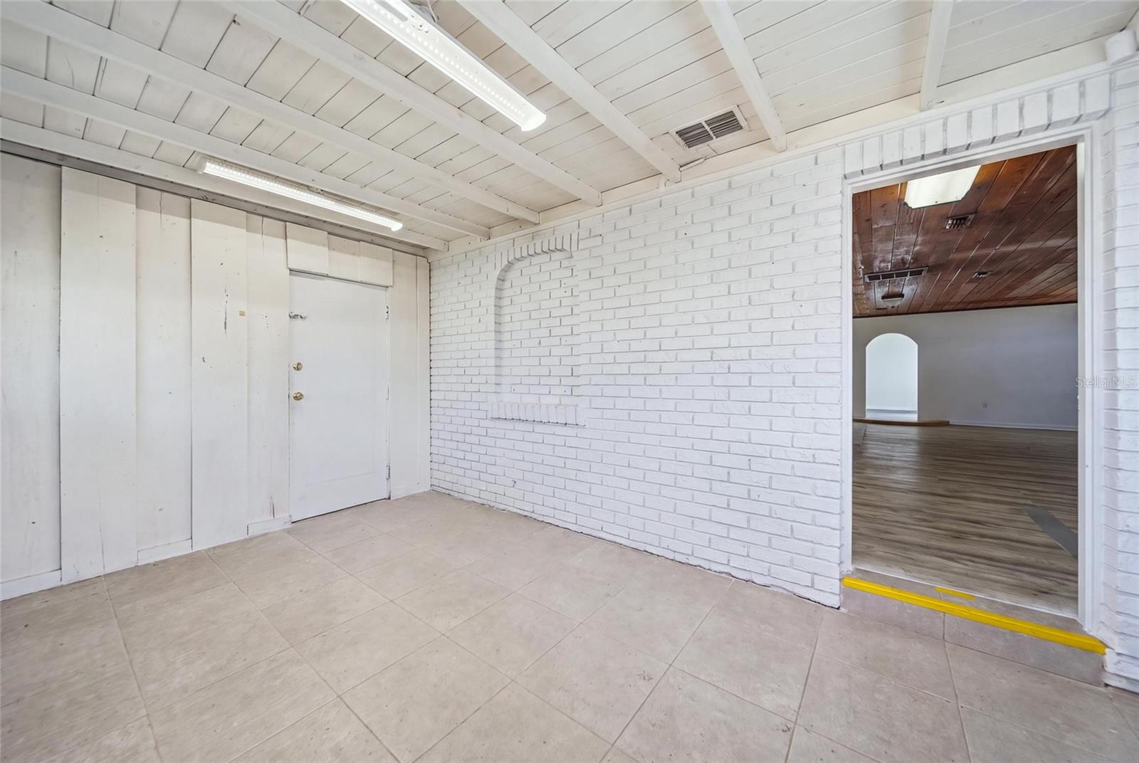 4539 MILE STRETCH DR — photo 9