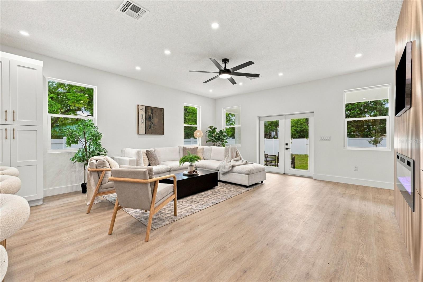 3008 E OSBORNE AVE — photo 10