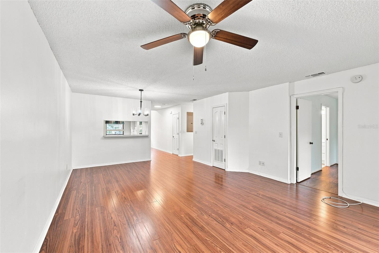 304 KELSEY WAY — photo 9