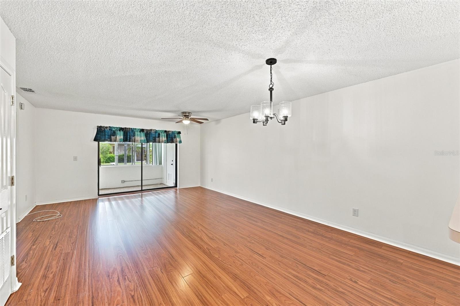 304 KELSEY WAY — photo 8