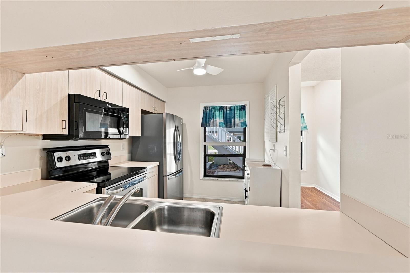 304 KELSEY WAY — photo 4
