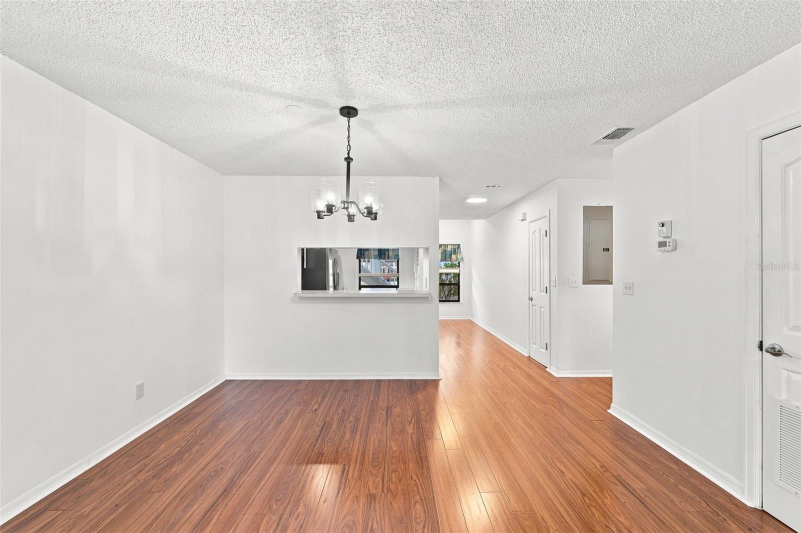 304 KELSEY WAY — photo 11