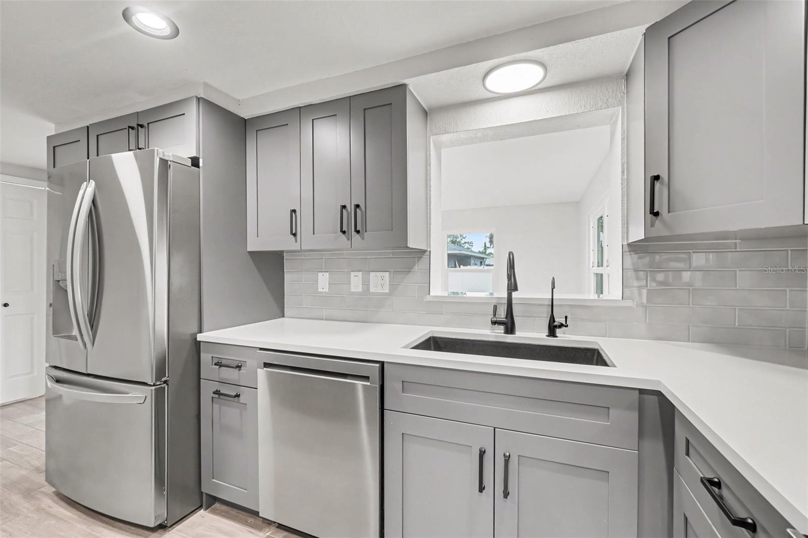 305 SHELL RD — photo 17