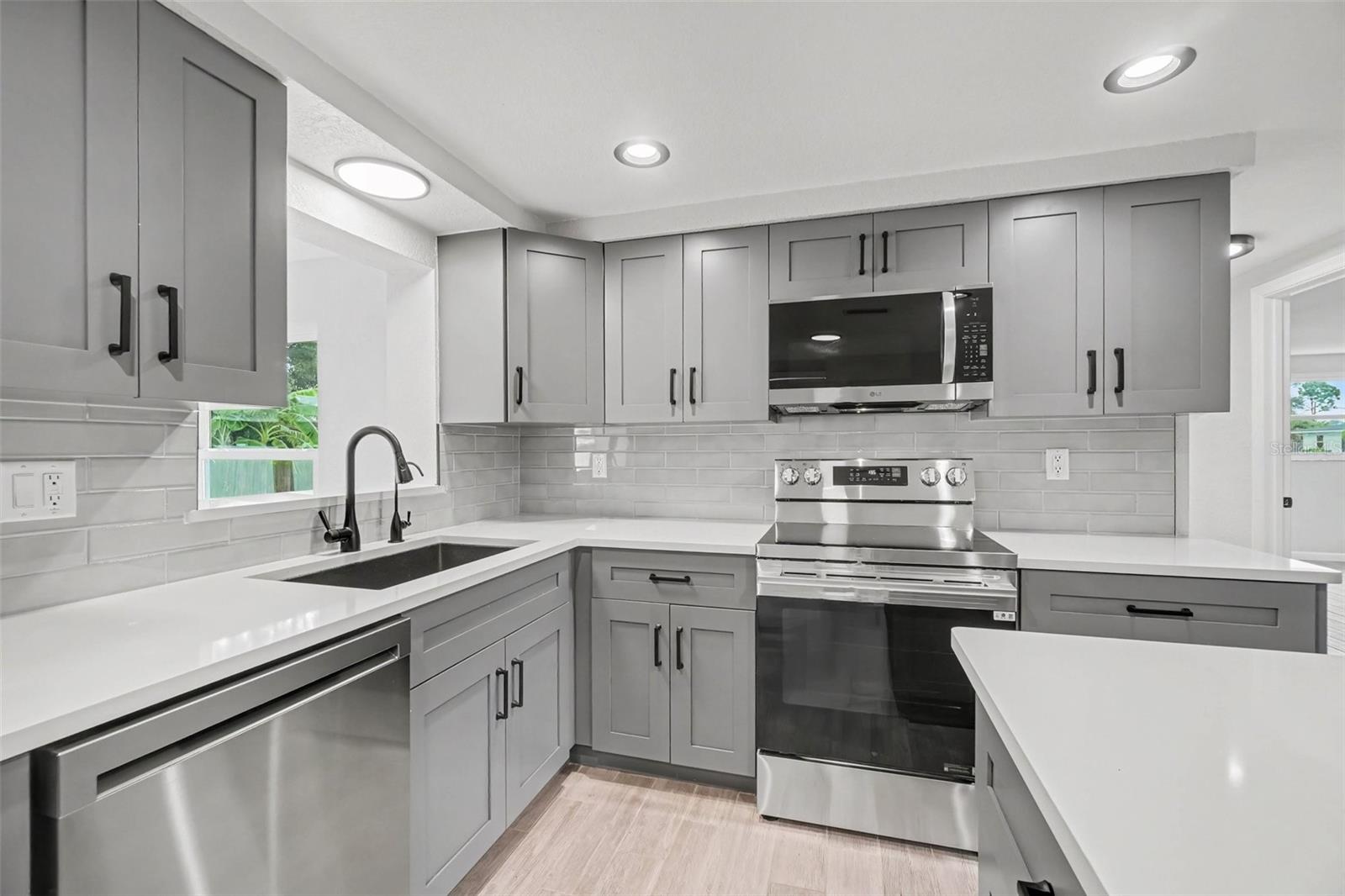 305 SHELL RD — photo 15