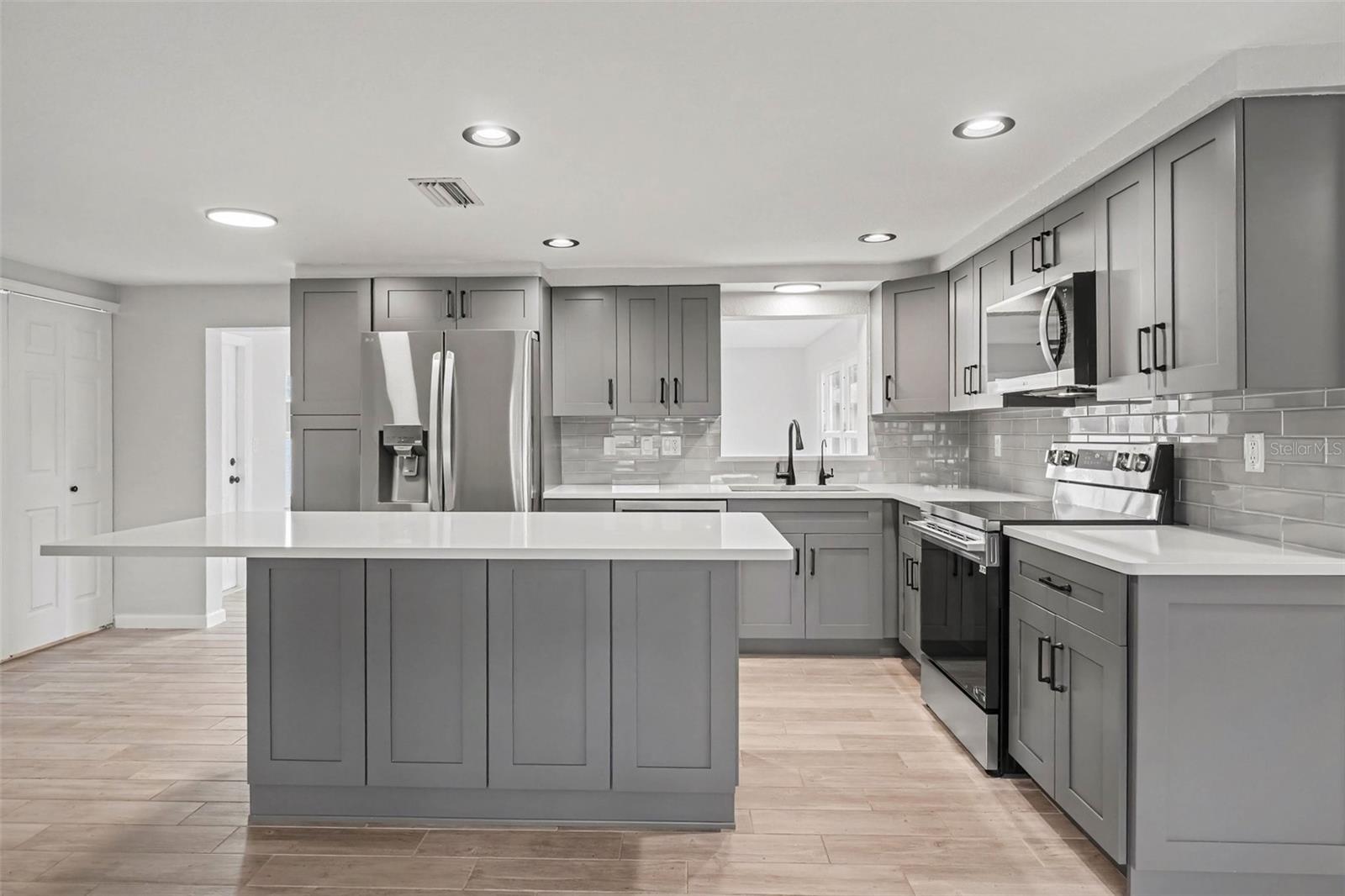 305 SHELL RD — photo 13