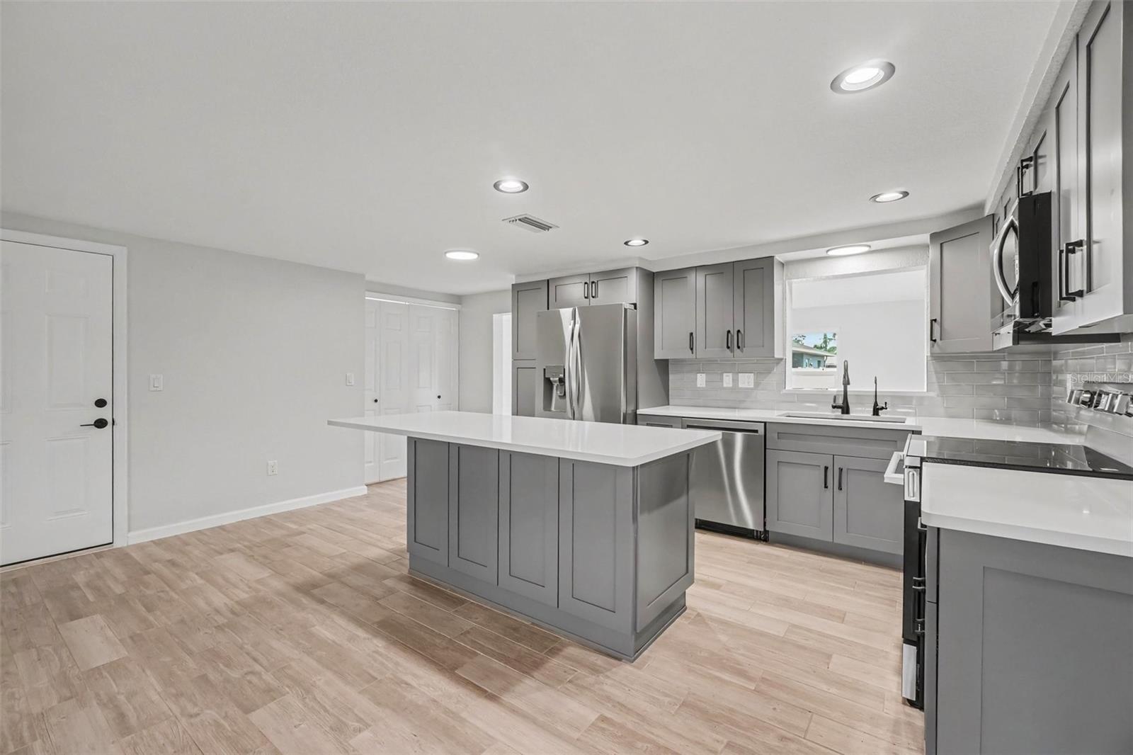 305 SHELL RD — photo 14