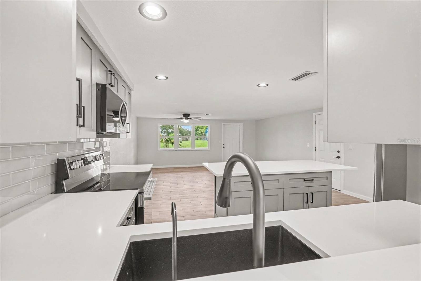 305 SHELL RD — photo 18