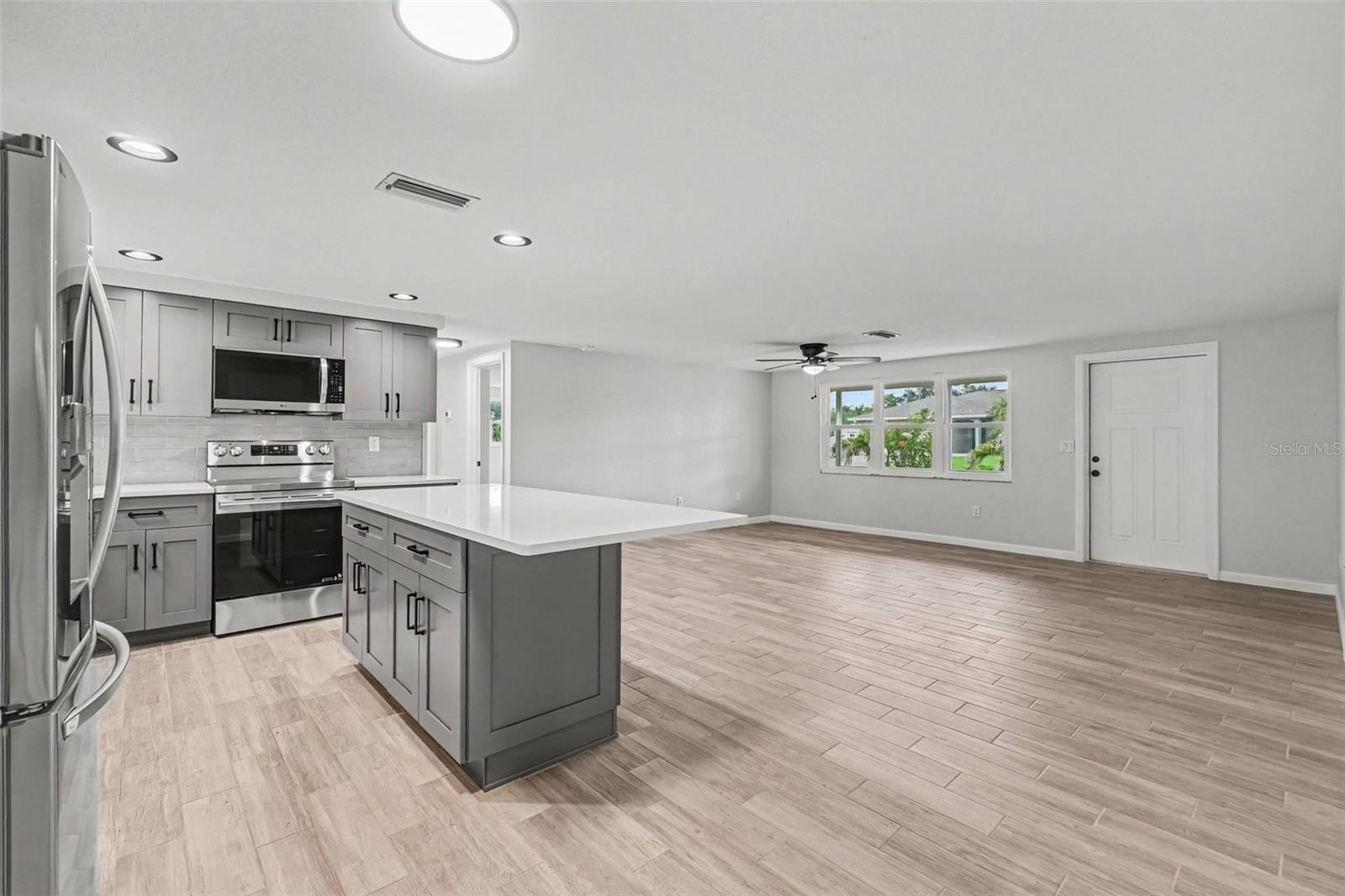305 SHELL RD — photo 12