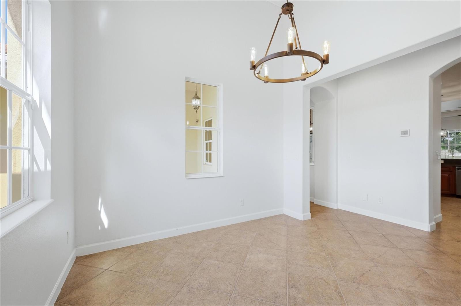 262 MONTELLUNA DR — photo 9