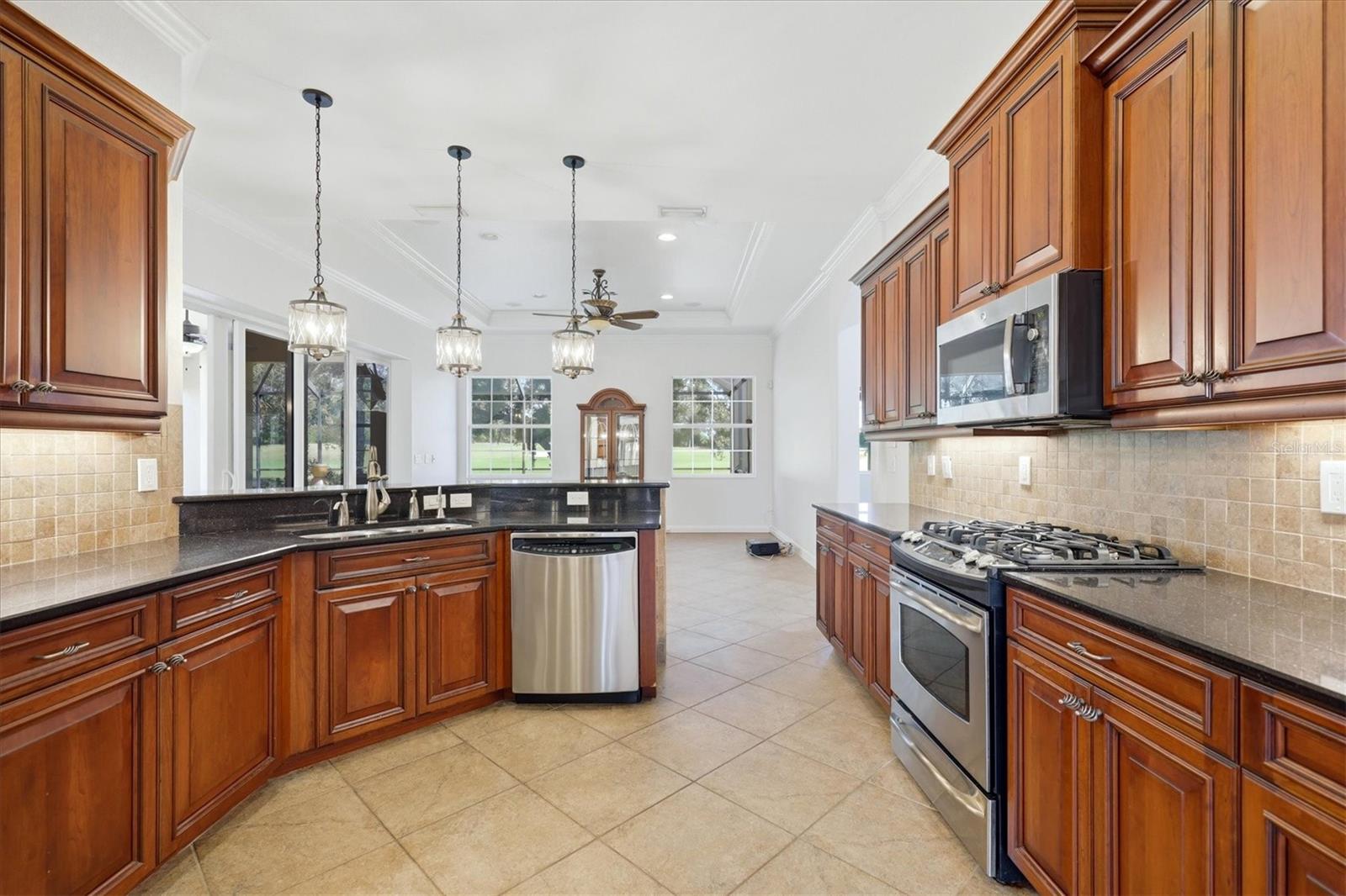 262 MONTELLUNA DR — photo 12