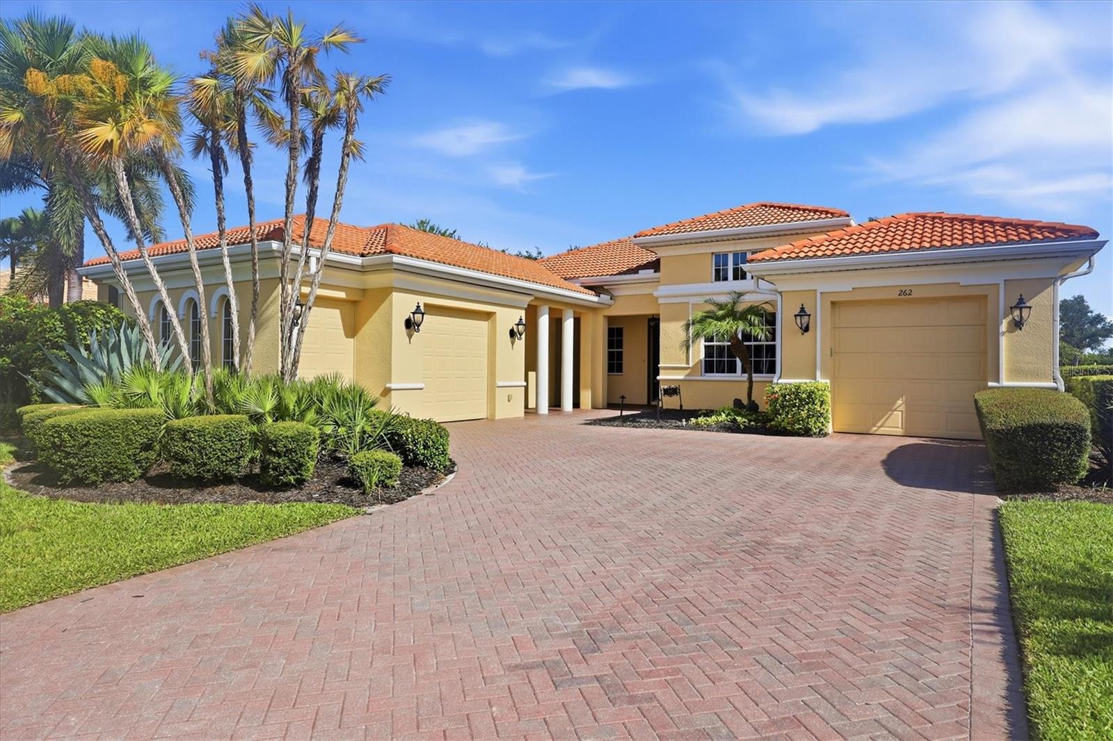 262 MONTELLUNA DR — photo 2