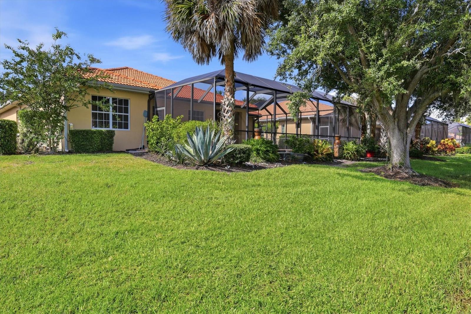 262 MONTELLUNA DR — photo 32