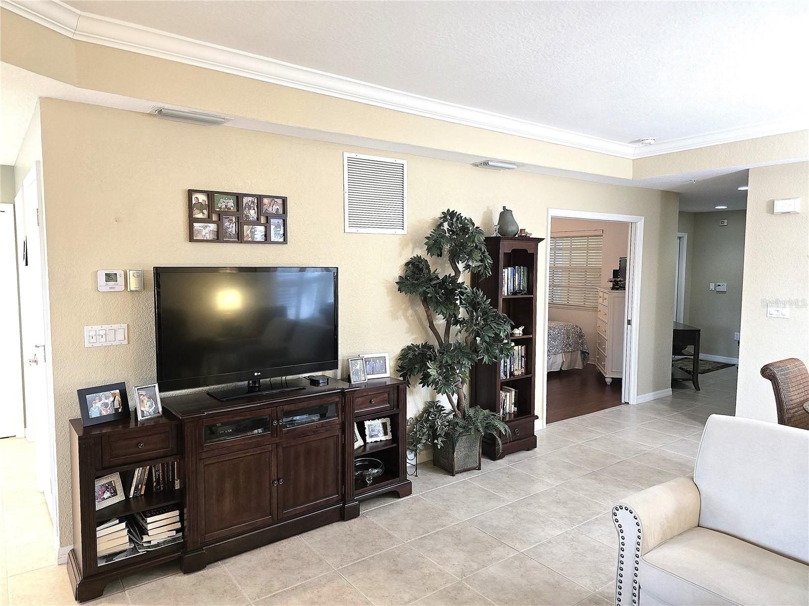 6318 GRAND OAK CIR #201 — photo 10