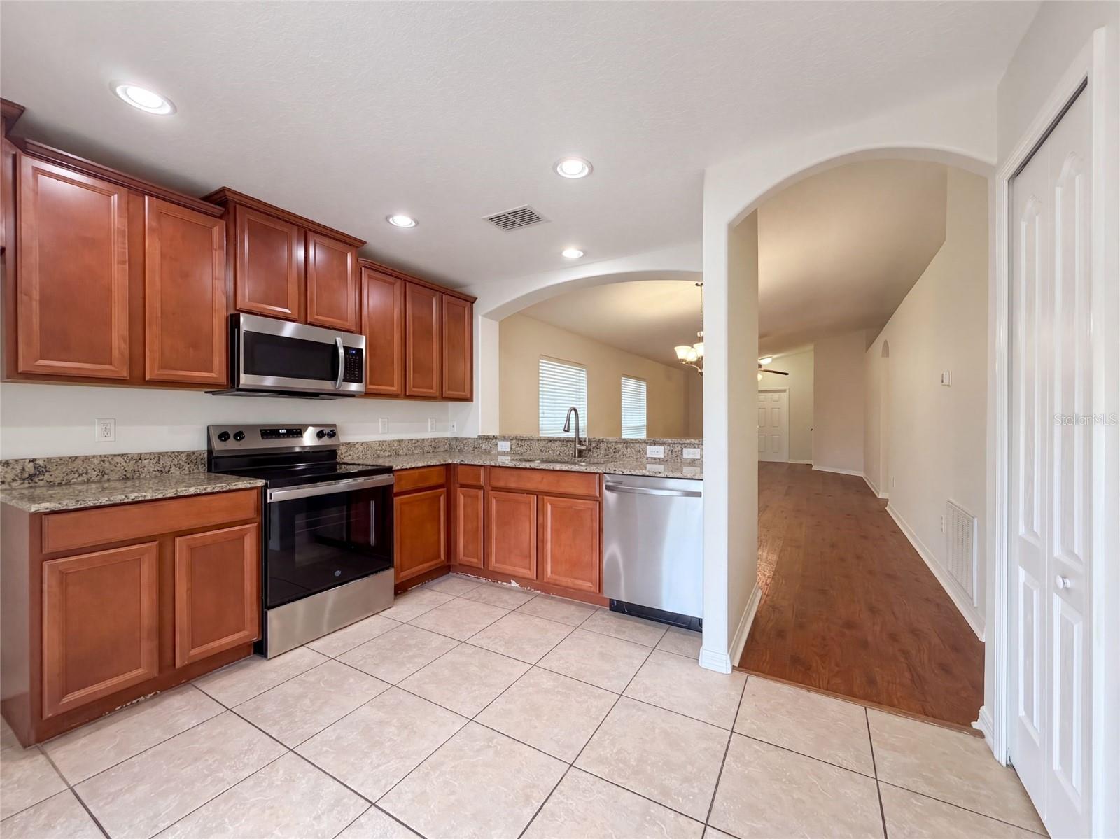 10418 WHITE PEACOCK PL — photo 2