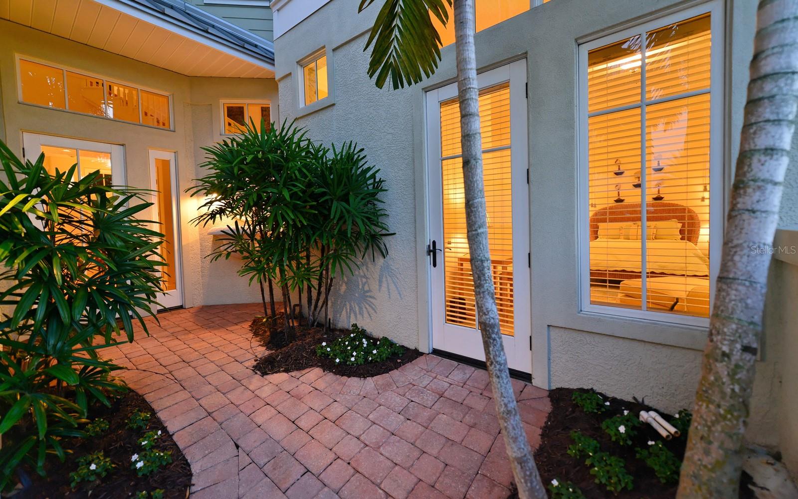 1080 SEAGROVE LN #CH2 — photo 2