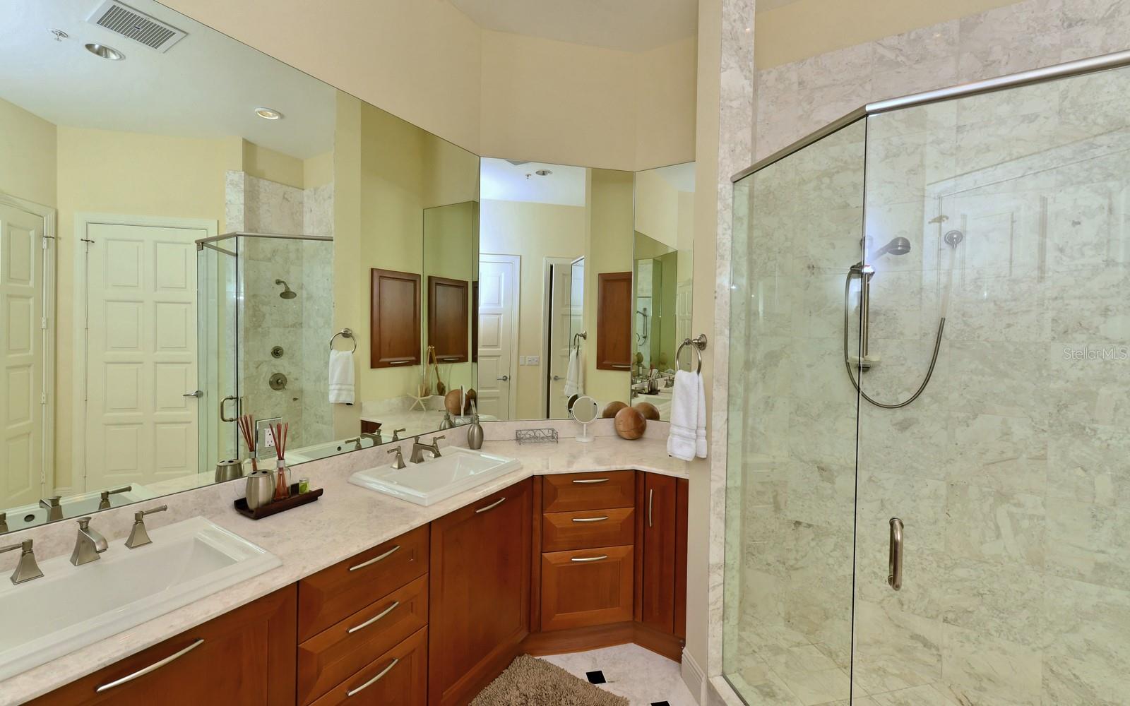 1080 SEAGROVE LN #CH2 — photo 41
