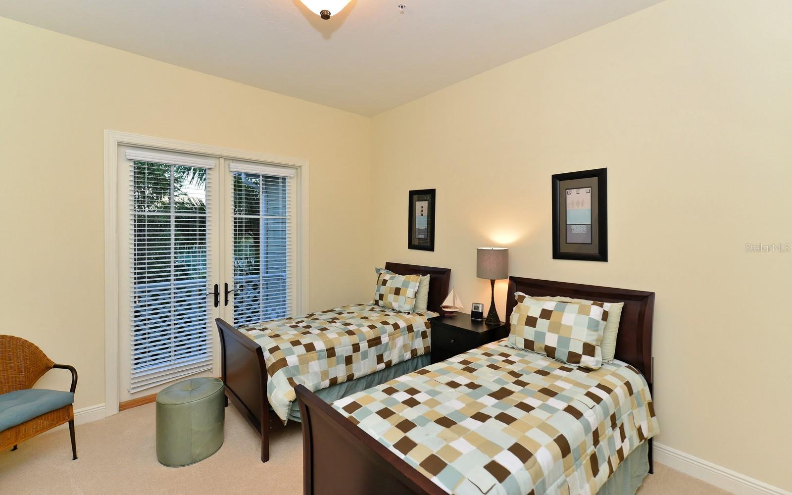 1080 SEAGROVE LN #CH2 — photo 37
