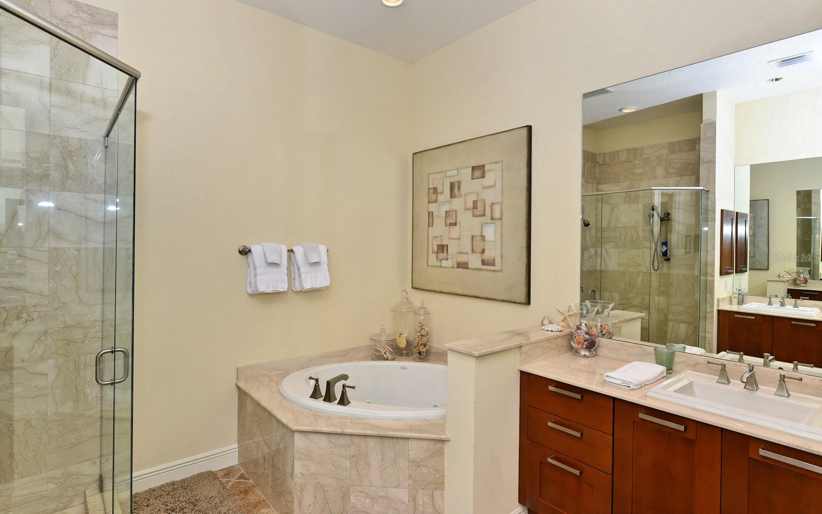 1080 SEAGROVE LN #CH2 — photo 27