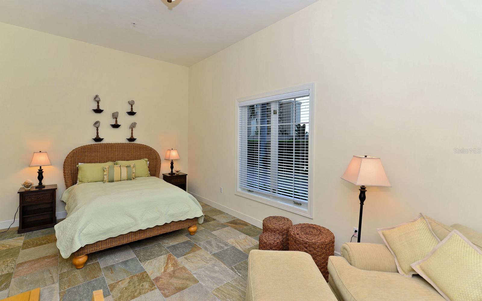 1080 SEAGROVE LN #CH2 — photo 32