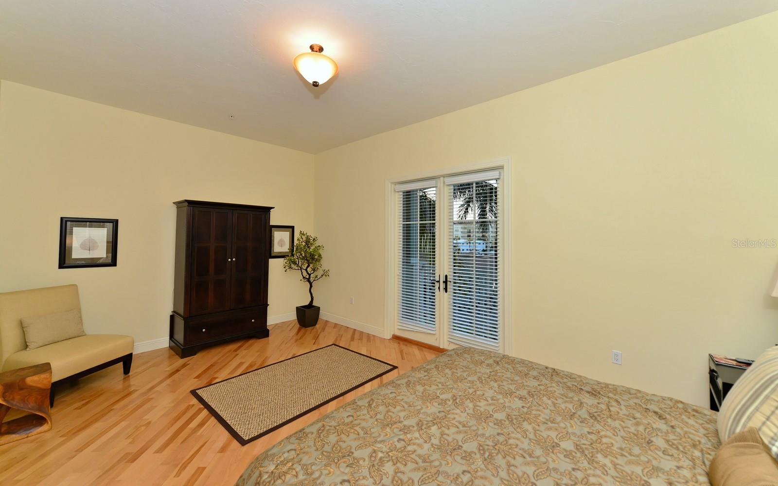 1080 SEAGROVE LN #CH2 — photo 40