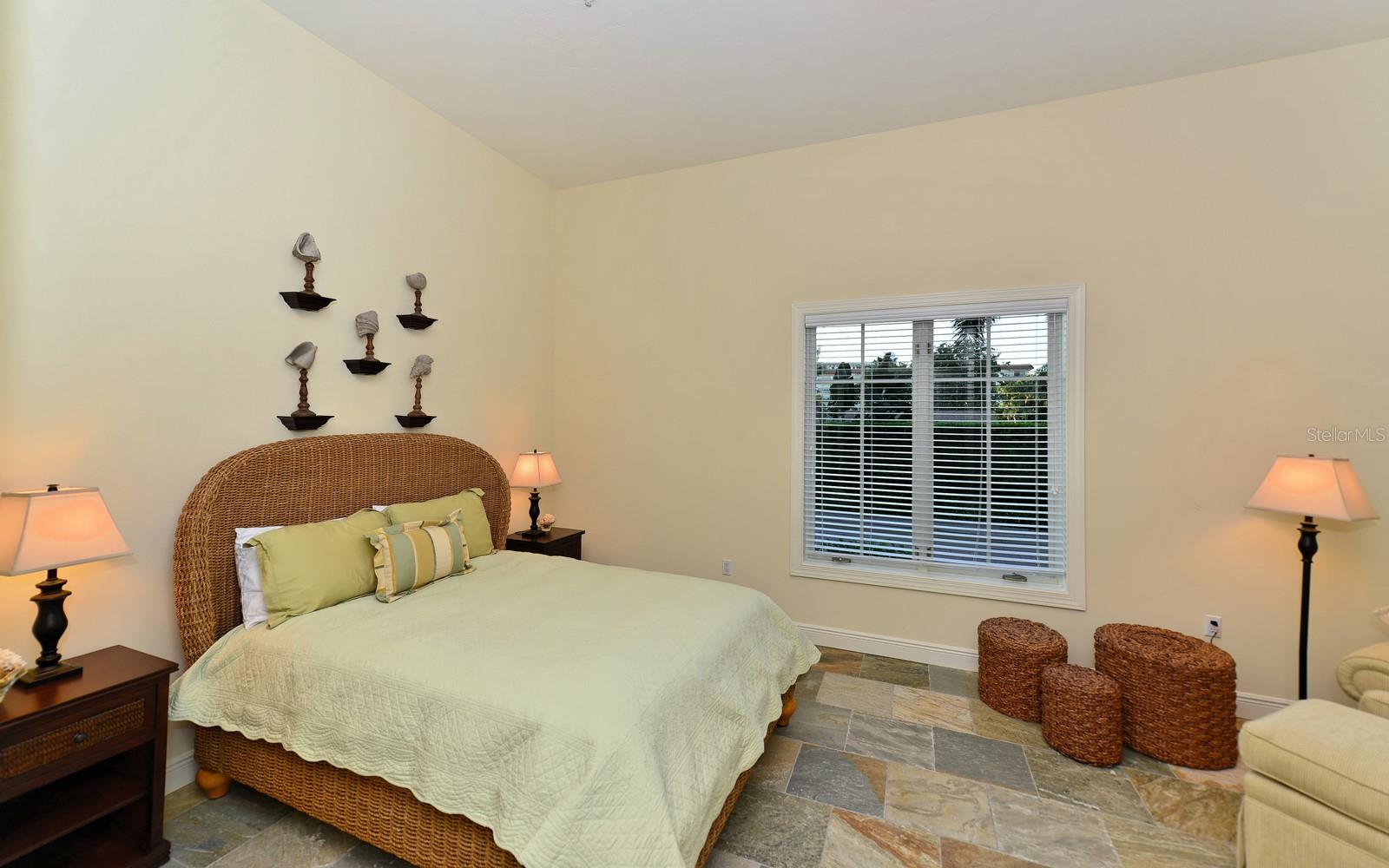 1080 SEAGROVE LN #CH2 — photo 30
