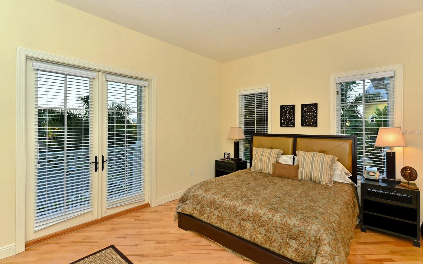 1080 SEAGROVE LN #CH2 — photo 39
