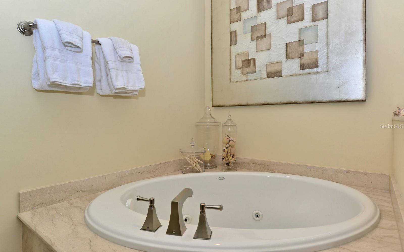 1080 SEAGROVE LN #CH2 — photo 28