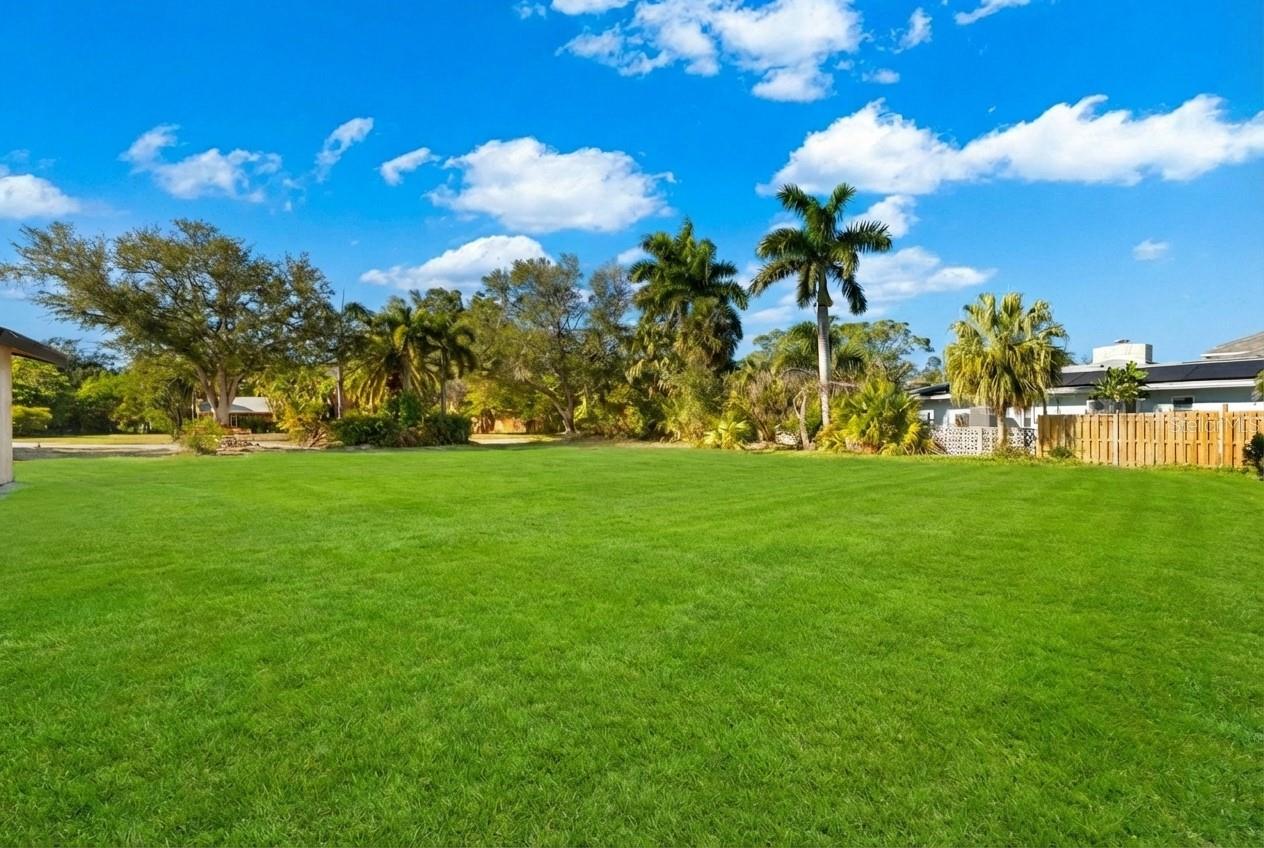 6100 BAHAMA SHORES DR S — photo 16