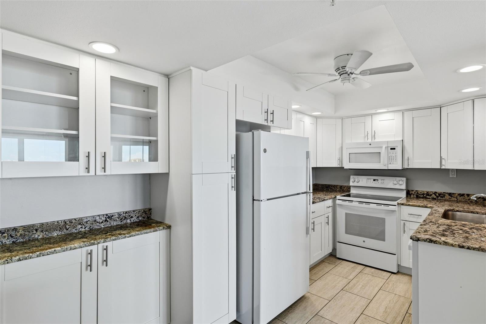 400 ISLAND WAY #805 — photo 11