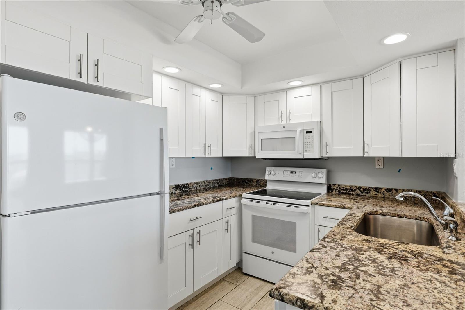 400 ISLAND WAY #805 — photo 12