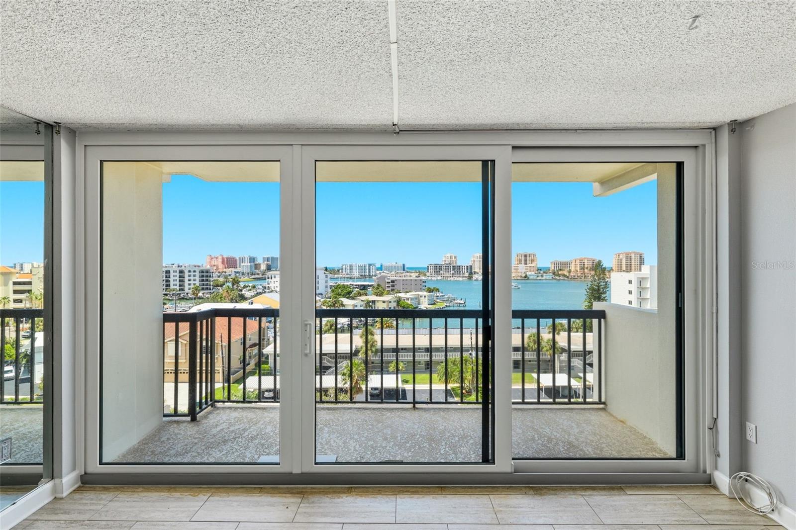 400 ISLAND WAY #805 — photo 4