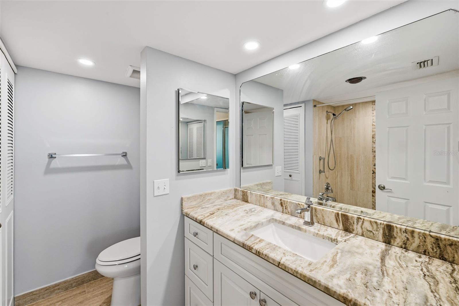 400 ISLAND WAY #805 — photo 23