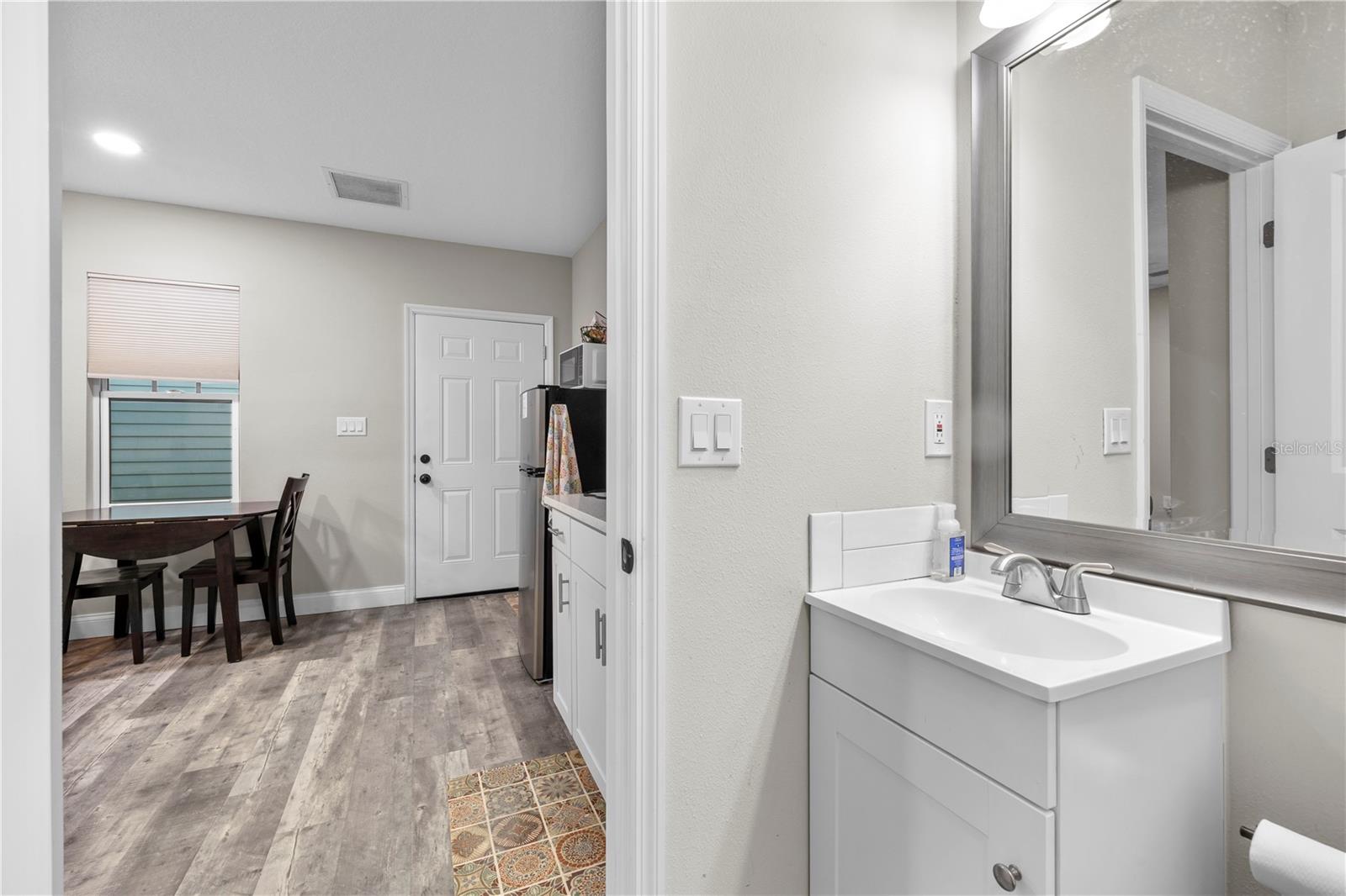 4134 N NEBRASKA AVE — photo 54