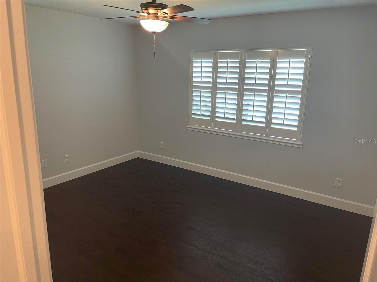633 BOSPHOROUS AVE — photo 13