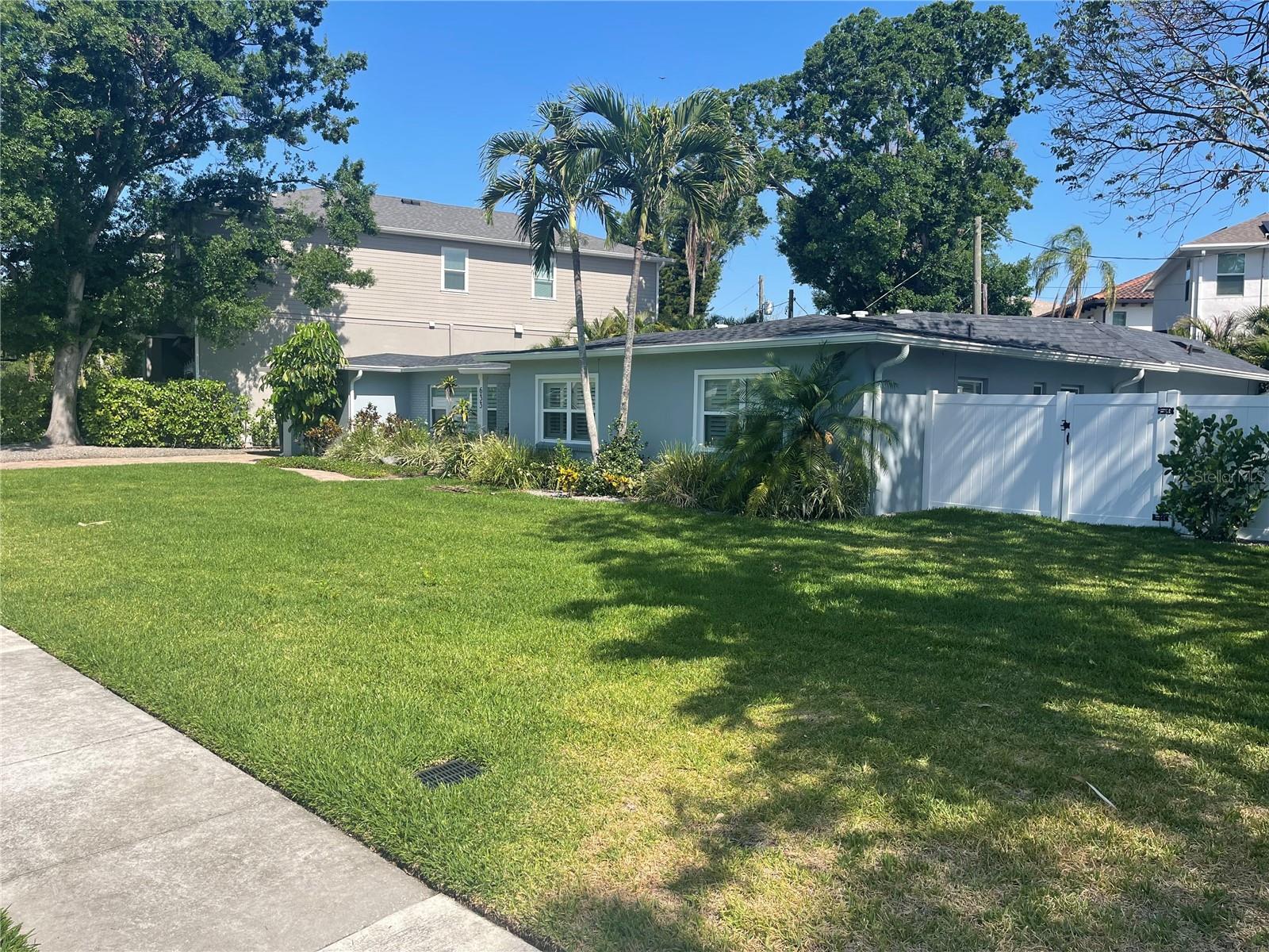 633 BOSPHOROUS AVE — photo 2