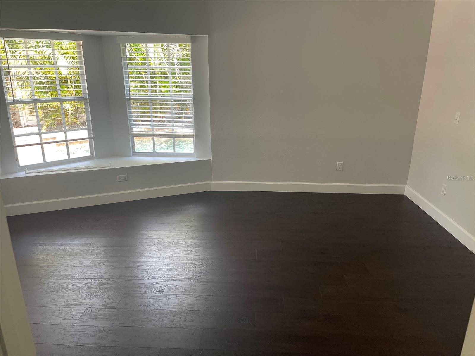 633 BOSPHOROUS AVE — photo 20