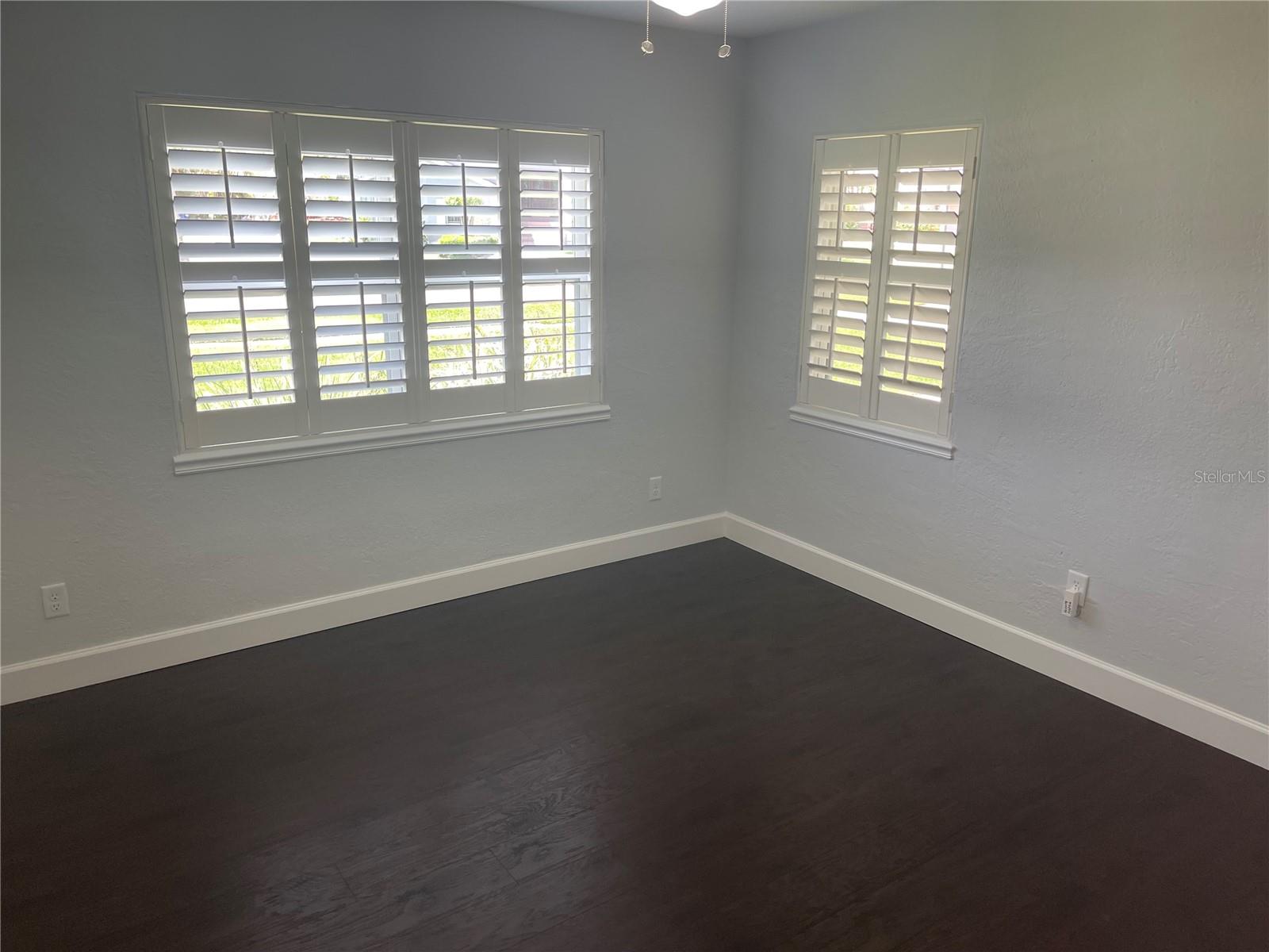 633 BOSPHOROUS AVE — photo 12