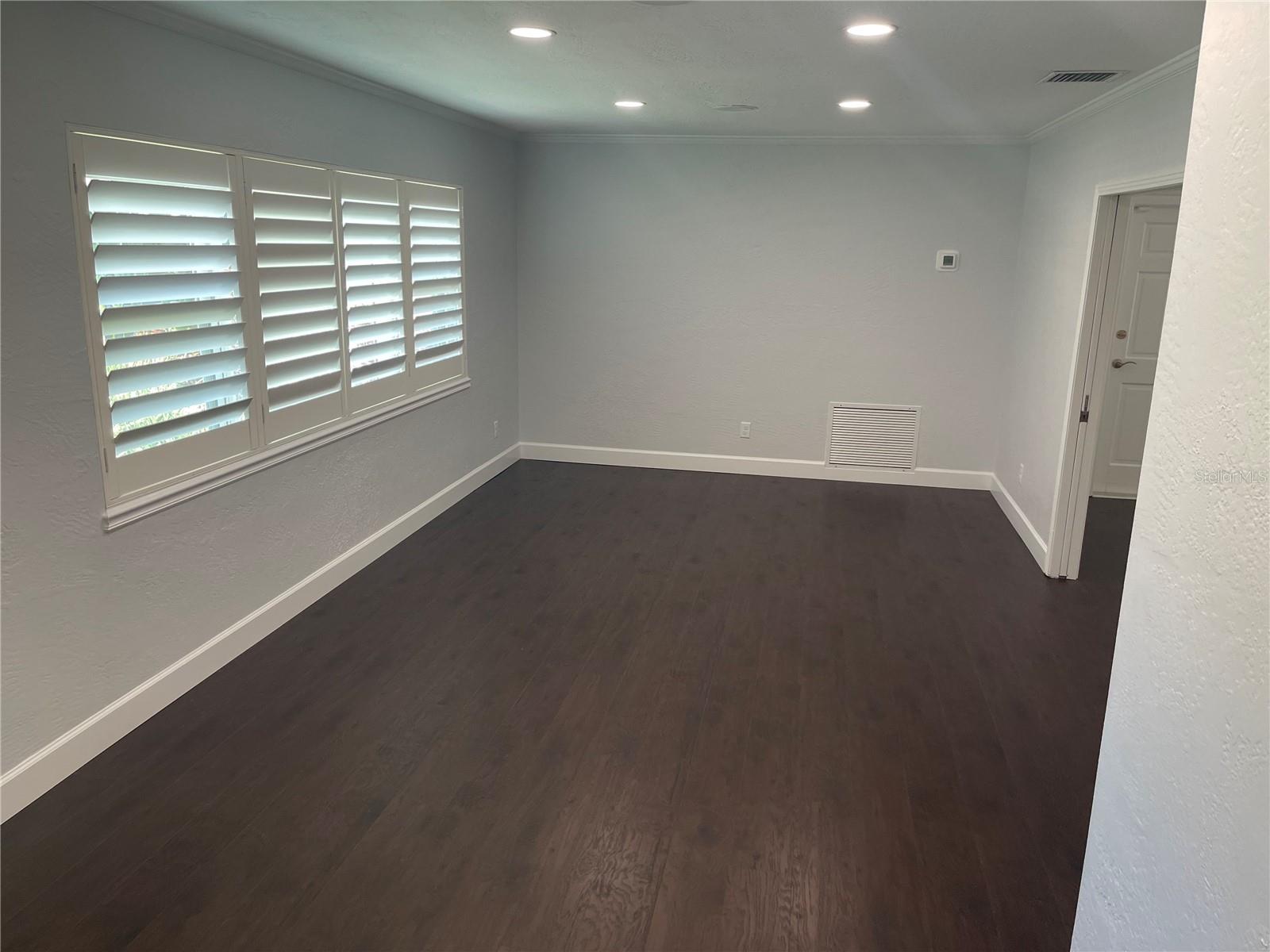 633 BOSPHOROUS AVE — photo 11