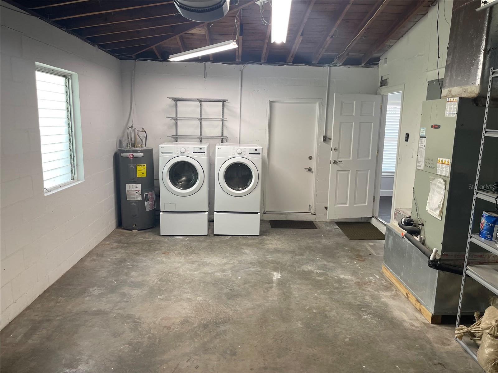 633 BOSPHOROUS AVE — photo 21