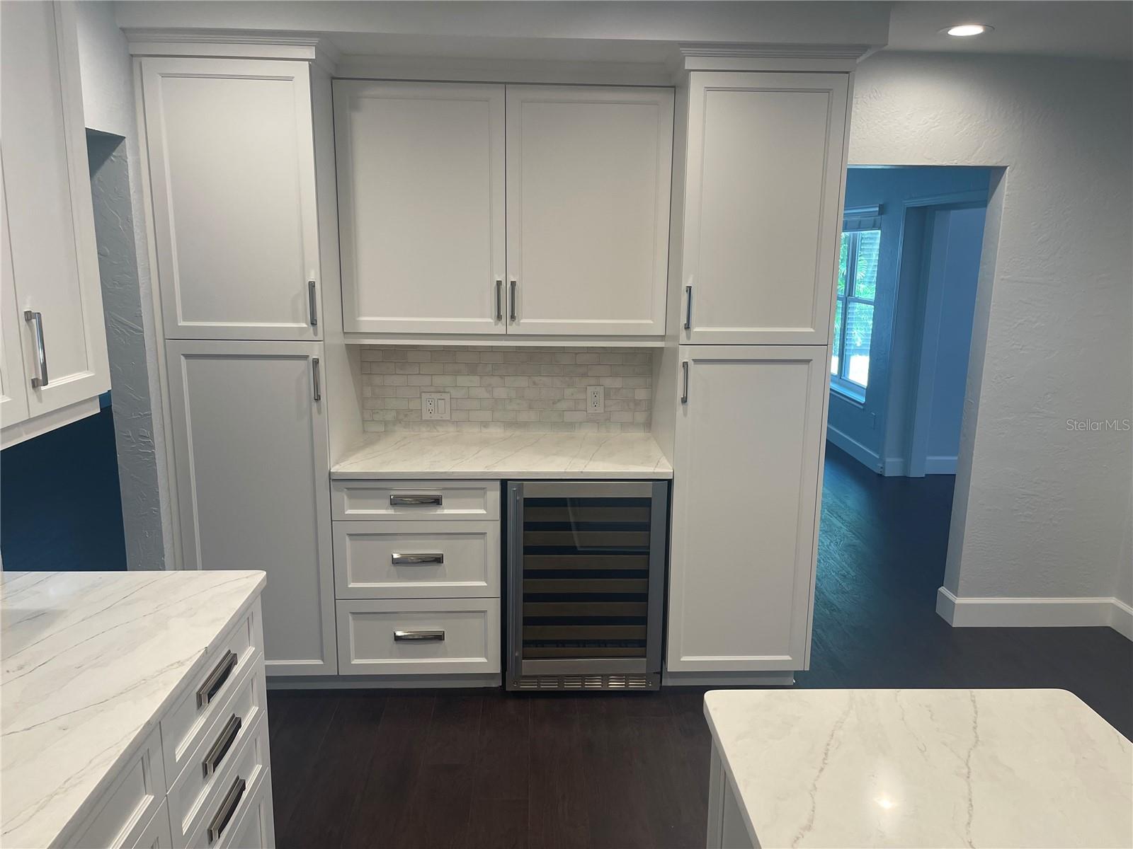 633 BOSPHOROUS AVE — photo 8
