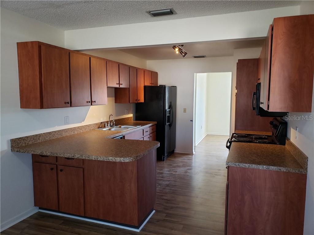1212 FORDHAM DR — photo 6