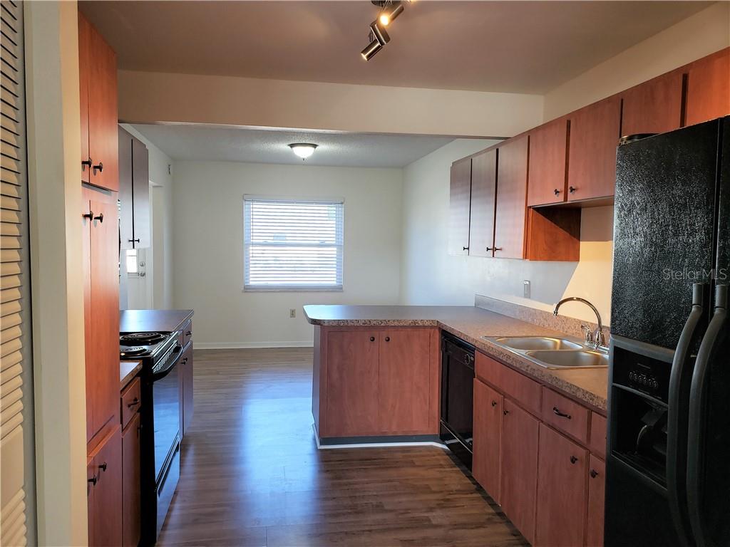 1212 FORDHAM DR — photo 5