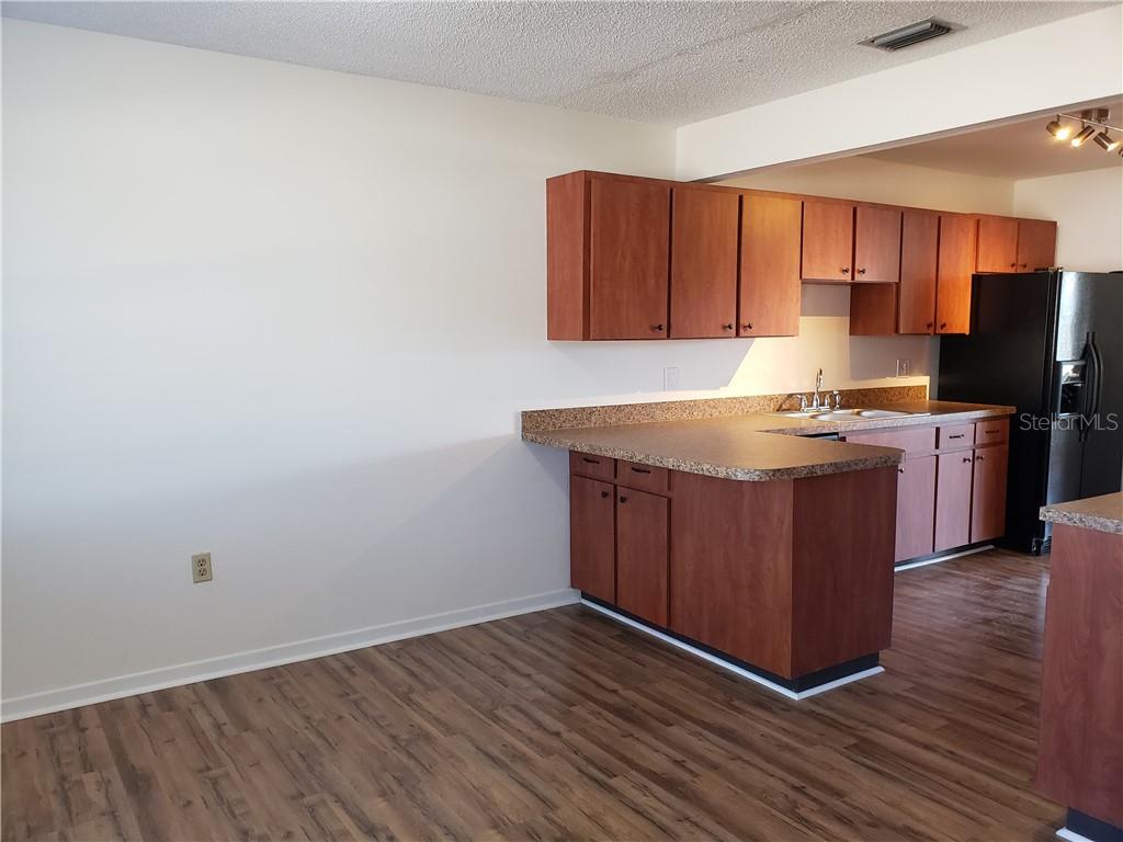 1212 FORDHAM DR — photo 8