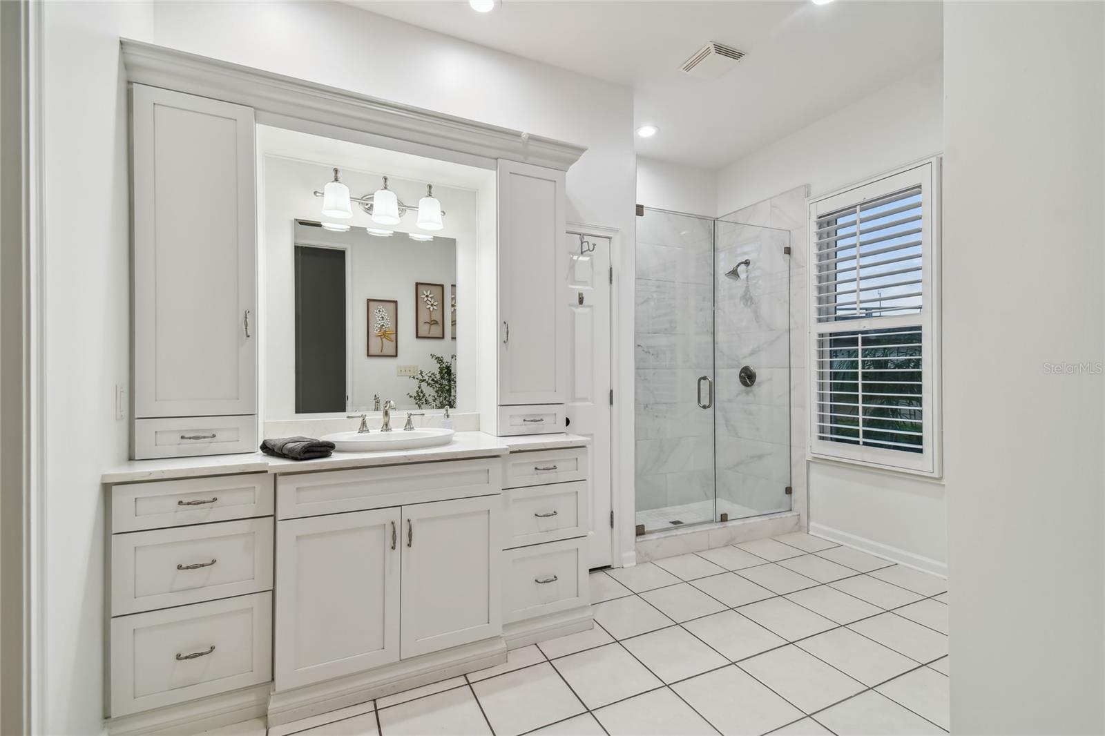 701 S PACKWOOD AVE — photo 38