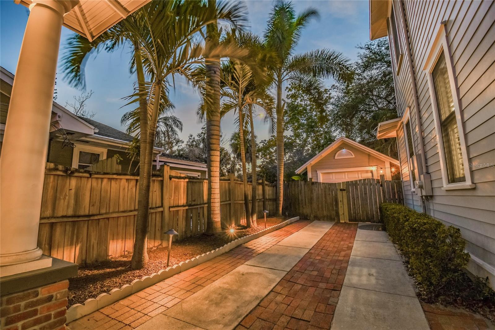 701 S PACKWOOD AVE — photo 45
