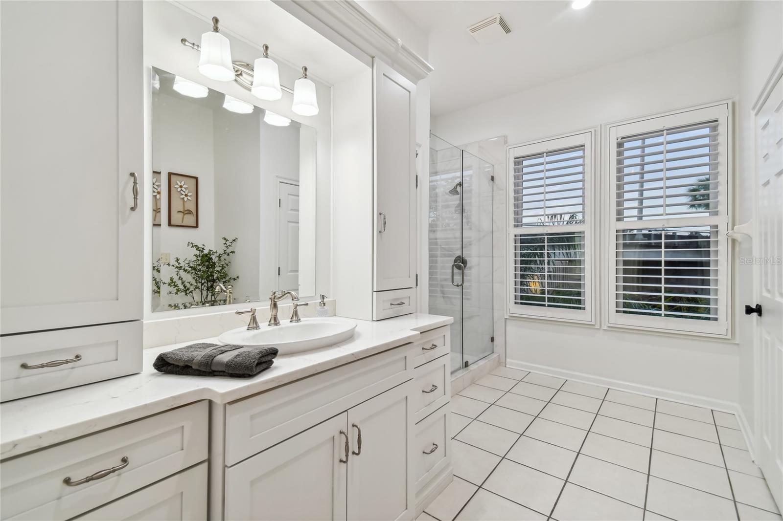701 S PACKWOOD AVE — photo 36