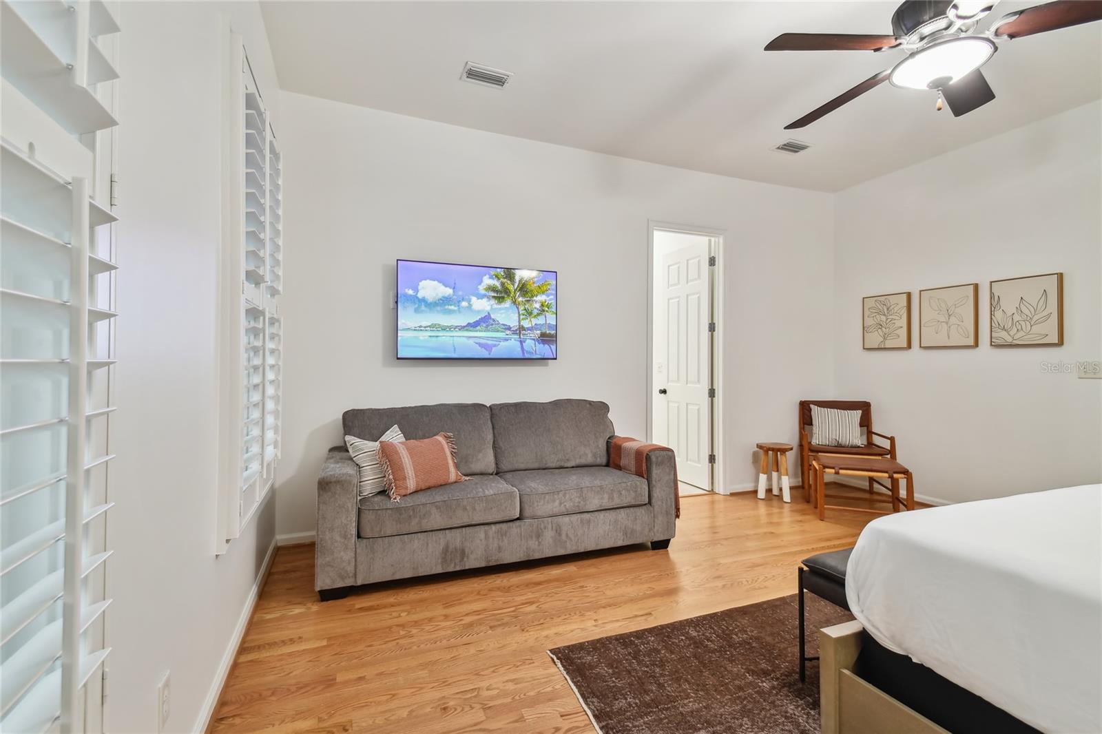 701 S PACKWOOD AVE — photo 27