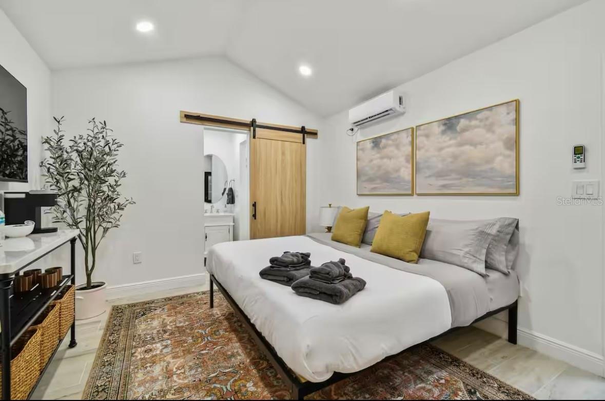 701 S PACKWOOD AVE — photo 56