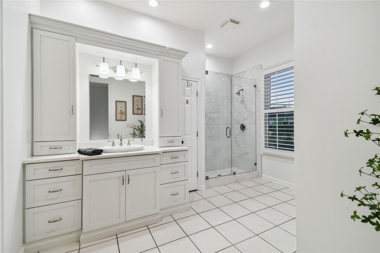 701 S PACKWOOD AVE — photo 35