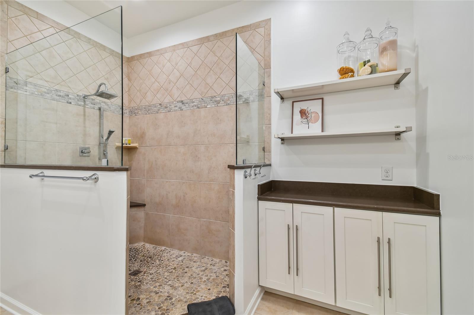 701 S PACKWOOD AVE — photo 30